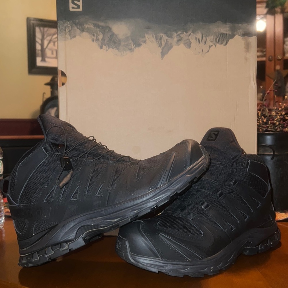 Salomon XA Force Mid Boots Size 11. Worn 2 times.